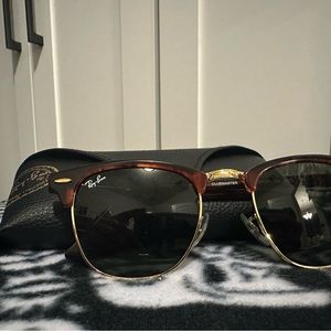 Ray-Ban Clubmaster glasses. W0366